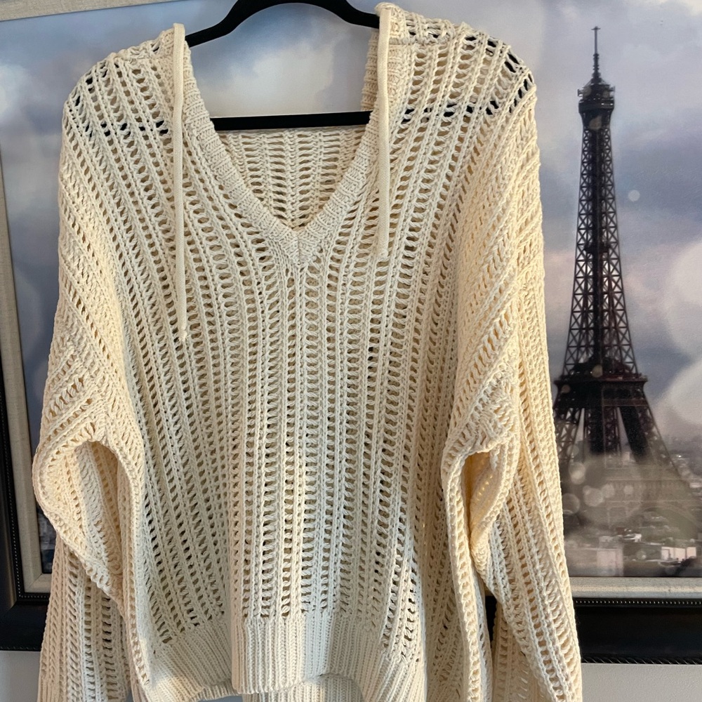 Cream colored woven long sleeve hoodie sweater, Size large, Pre-owned.